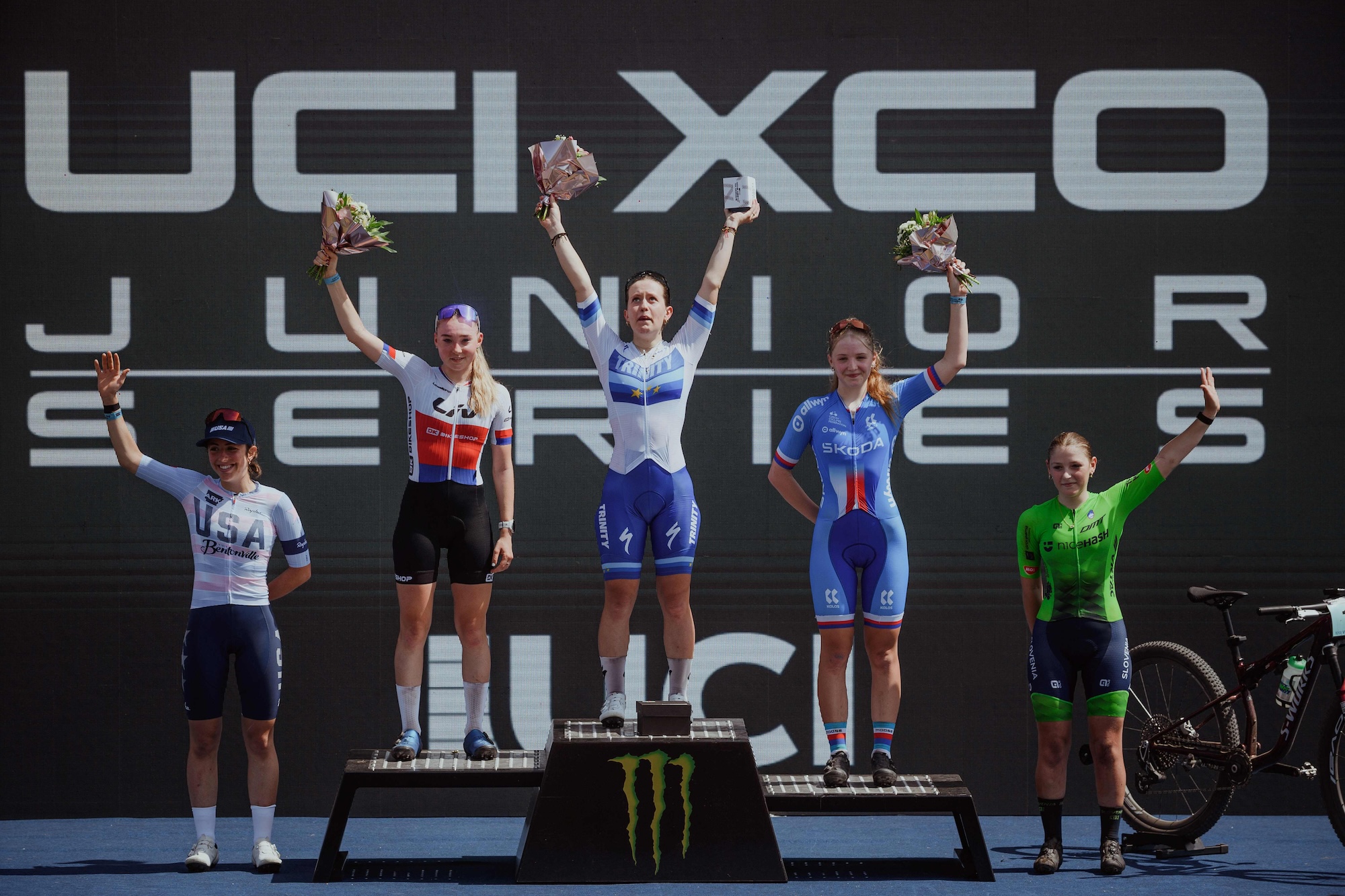 juniorky podium.jpg
